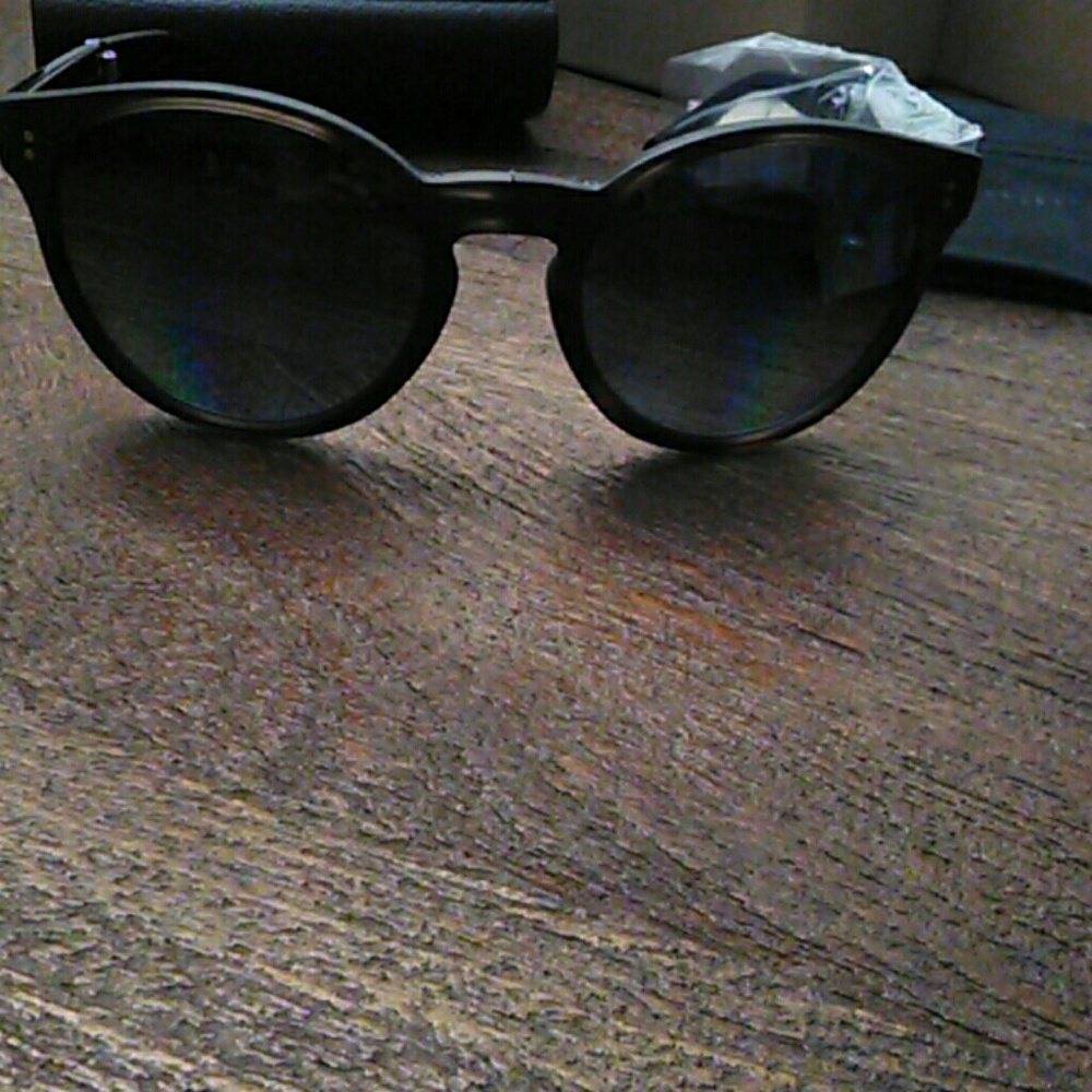 Sunglasses - Picture 5 of 5
